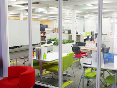 ガラスパーテーション施工例