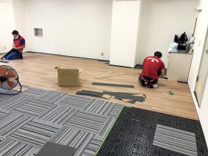 ルースレイタイル施工中