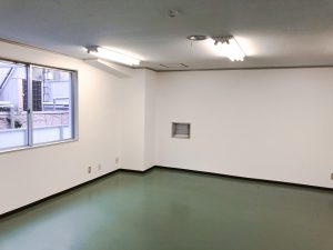 床ブラインドパーテーション施工前