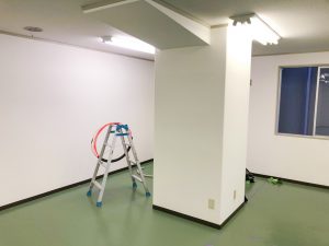 床ブラインドパーテーション施工前