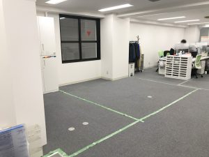 このラインに沿って間仕切りを施工します