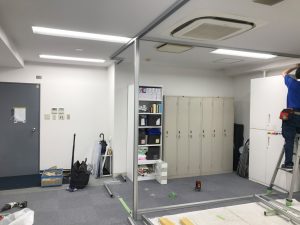 間仕切り施工中