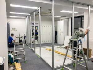 間仕切り施工中