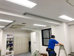 間仕切り施工中　天井箇所