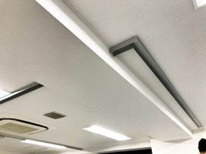 間仕切り施工中　天井箇所