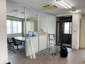 間仕切り施工中