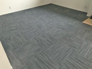 事務室のタイルカーペット