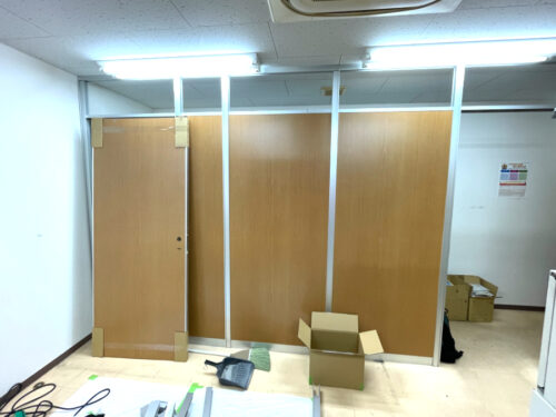 間仕切り施工の様子