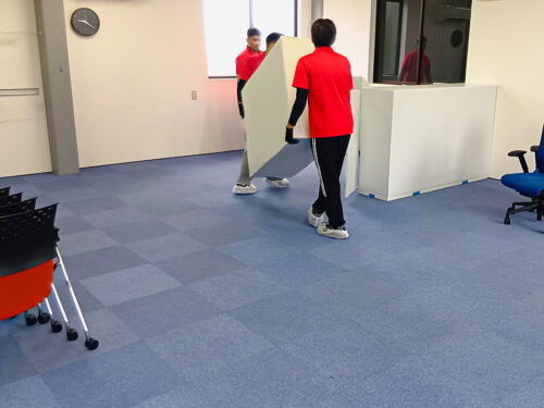 什器搬入
